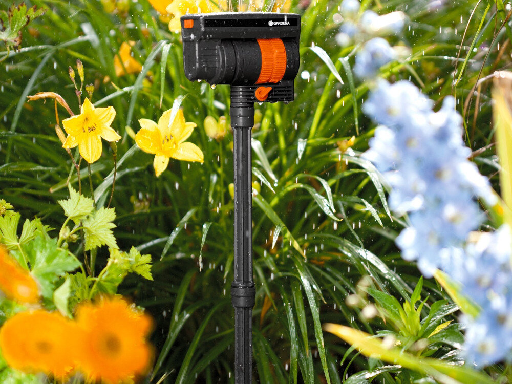 Zraszacz GARDENA Micro-Drip-System OS 90 ogród grządka kwiatowa zraszacz stoi na rurce przedłużającej łatwe podniesienie wysokości podlewania zastosowanie rurek przedłużających długość jednej rurki montażowej 20 cm po połączeniu dwóch uzyskasz odpowiedni poziom do zraszania wyższych roślin system rośnie razem z Twoim ogrodem