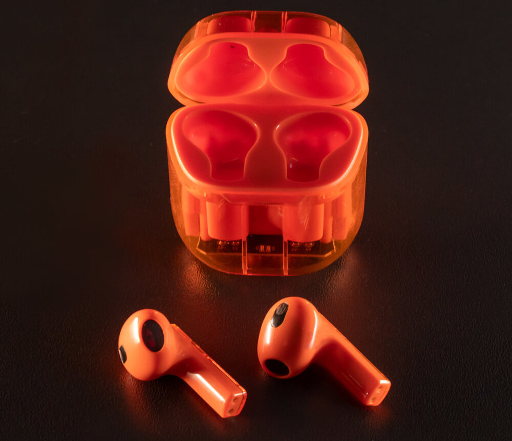 Słuchawki douszne 4SMARTS SkyBuds Lucid design komfort lekkość dźwięk jakość wrażenia słuchowe ergonomia lekkość sport aktywność podróże czas pracy działanie akumulator