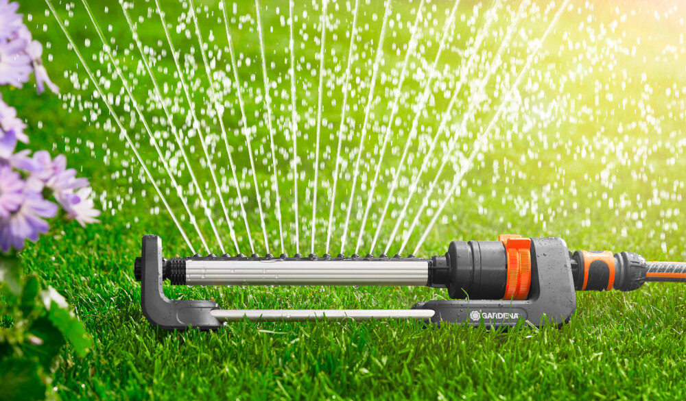 Zraszacz GARDENA Aqua S 18700-20 trawnik zraszacz na trawniku obok kwiaty z tworzywa sztucznego odpornego na promieniowanie UV i niskie temperatury nie ulega deformacji pod wpływem słońca nie pęka przy niskich temperaturach