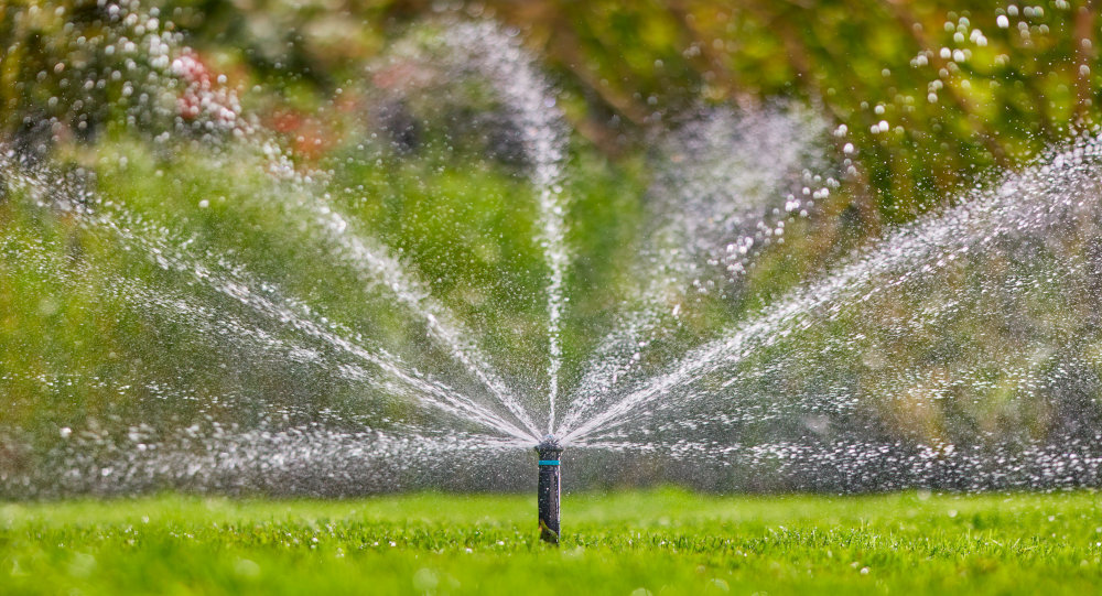 Zraszacz GARDENA MD180 08233-20 trawnik trawa zraszacz podlewa trawnik zraszacz wynurzalny do automatycznego nawadniania średniej wielkości trawników podziemna instalacja równomierne nawodnienie oszczędność czasu i wysiłku