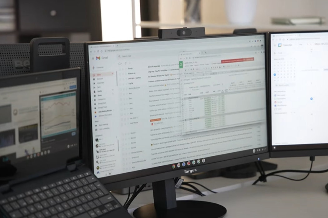 Monitor TARGUS DM4240PEUZ wygoda ergonomia zasilanie USB C USB A LCD porty rozdzielczość złącza przestrzeń Power Delivery mikrofon głośniki 