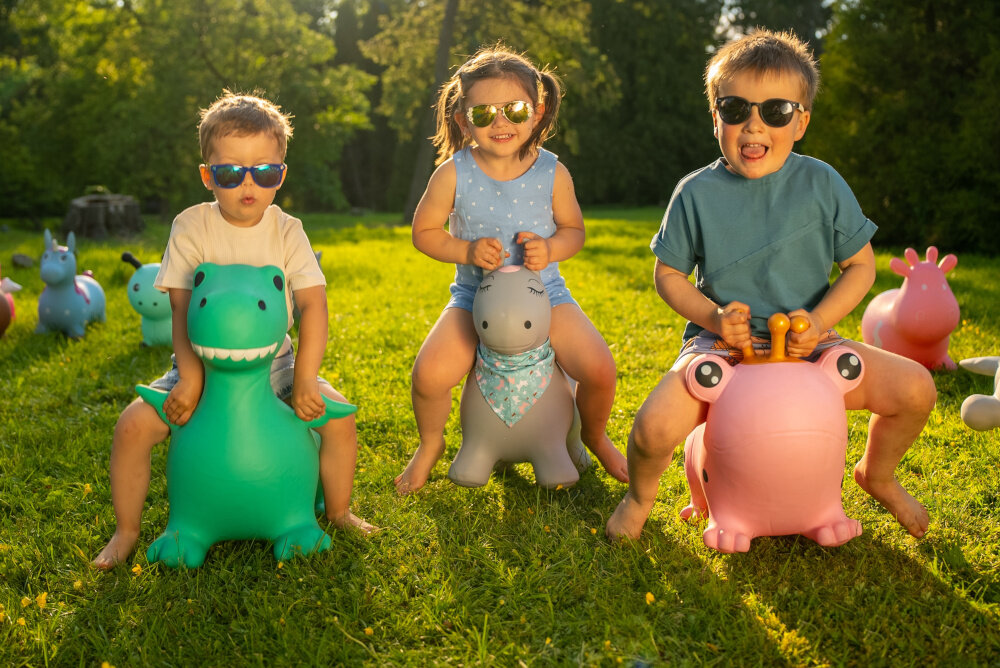 Skoczek SUN BABY Smok J06.037.01 zabawa pozytywna energia radosc dla dziecka przyjaciel