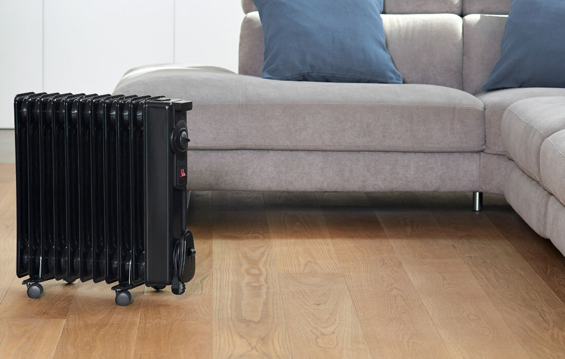 Grzejnik olejowy BLACK&DECKER BXRA2300E zasilanie sieciowe plynna praca