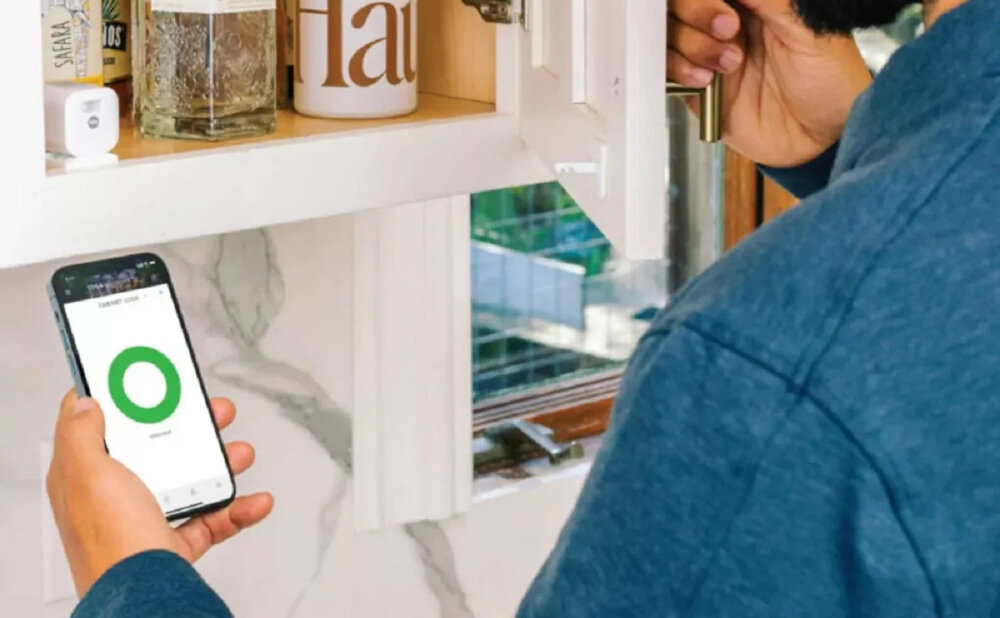 Zamek szafkowy YALE Smart Cabinet Lock aplikacja YALE Accessna iOS Android współpracuje z Amazon Alexa Apple HomeKit Google Home IFTTT SmartThings powiadomienie o otwarciu