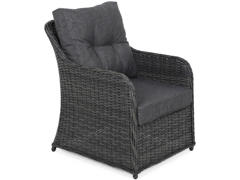 Na zdjęciu widoczny jest szary fotel ogrodowy z plecionki, z poduszkami na siedzisku i oparciu. Fotel ma zaokrąglone krawędzie i stoi na czterech niewielkich nóżkach.