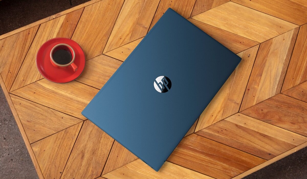 Laptop HP Pavilion 15 procesor rdzenie taktowanie wydajność rozrywka praca kąty widzenia rozdzielczość karta graficzna jakość dysk RAM ekran częstotliwość złącza