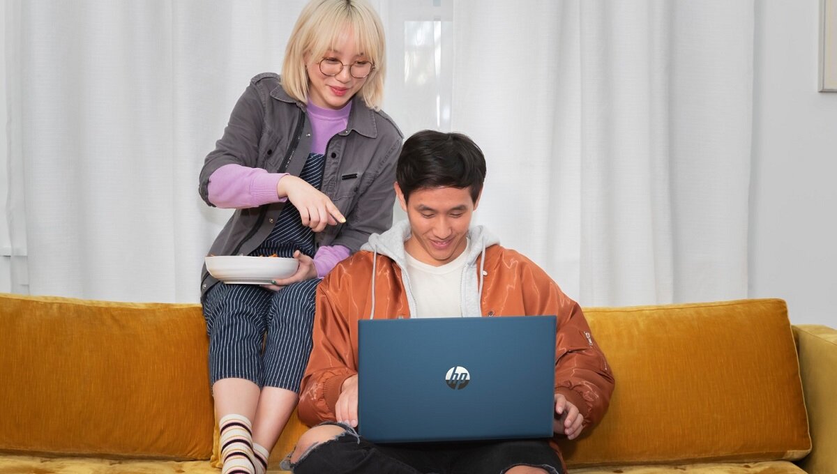 Laptop HP Pavilion 15 procesor rdzenie taktowanie wydajność rozrywka praca kąty widzenia rozdzielczość karta graficzna jakość dysk RAM ekran częstotliwość złącza