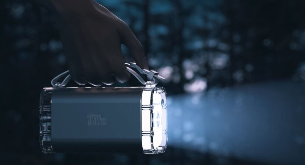 4SMARTS Lucid Ultra latarka o jasności 500 lumenów 4 poziomami świecenia trybem SOS nocnych wypraw, biwaków, jazdy rowerem czy pracy po zmroku kabel LucidCord USB-C/USB-C o długości 0,5 m moc 100 W - latarka w powerbanku