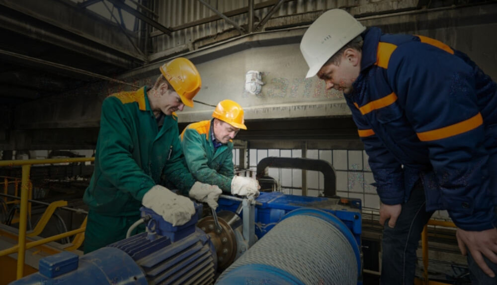 Kinkiet zewnętrzny KANLUX Milo 7040T/P-B Czarny moc oprawa kanałowa IP 54 klasa ochrony przezaczenie solidna konstrukcja trzonek E27 gwint owalny kształt kolor kolorystyka