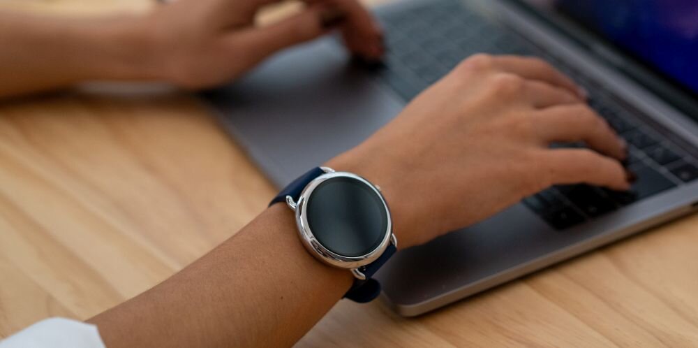 Smartwatch BEMI Cosmo ekran bateria czujniki zdrowie sport pasek ładowanie pojemność rozdzielczość łączność sterowanie krew puls rozmowy smartfon aplikacja