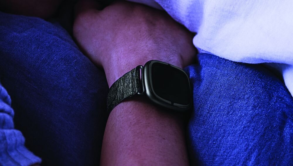 Smartwatch FITBIT Sense 2  ekran bateria czujniki zdrowie sport pasek ładowanie pojemność rozdzielczość łączność sterowanie krew puls rozmowy smartfon aplikacja 