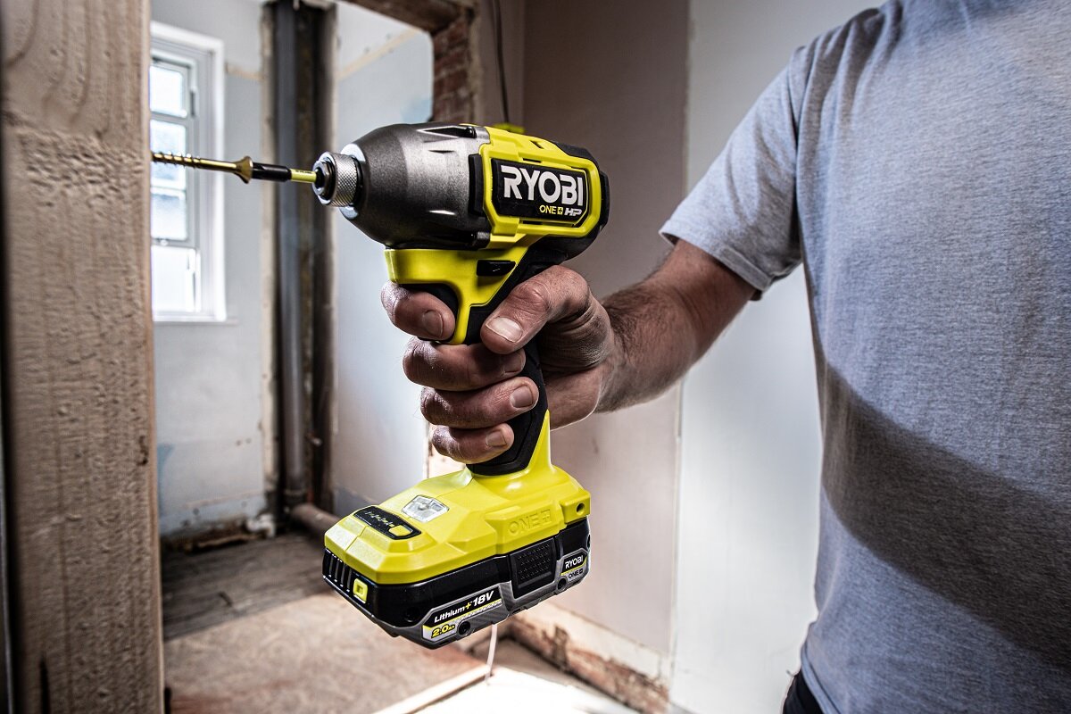 Akumulator RYOBI RC18120-120C 2Ah 18V ładowarka nieprzerwana praca zestaw zasilający Monitor Naładowania Technologia IntelliCell Wielozadaniowa YOBI 18V ONE plus