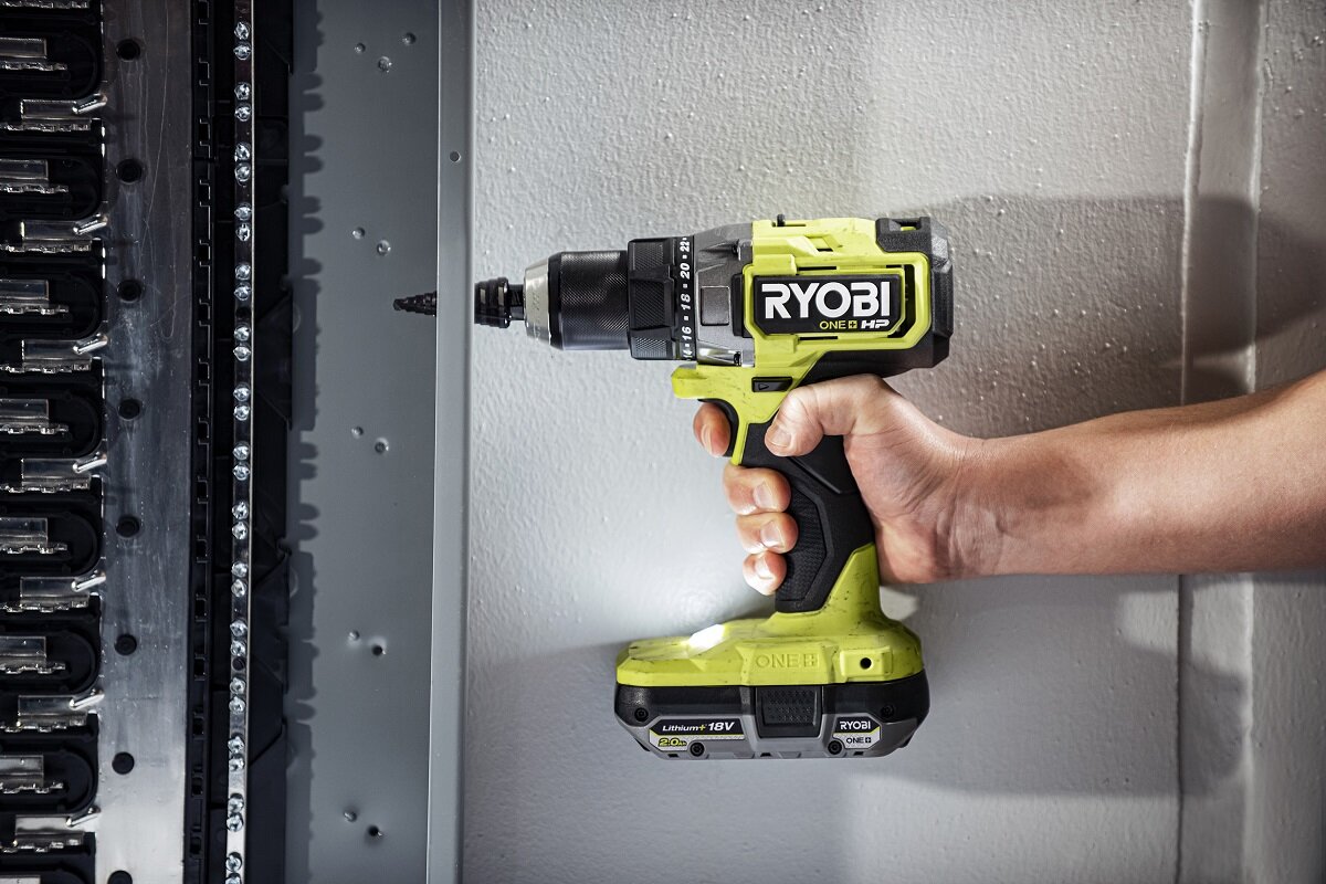 Akumulator RYOBI RC18120-120C 2Ah 18V ładowarka nieprzerwana praca zestaw zasilający Monitor Naładowania Technologia IntelliCell Wielozadaniowa YOBI 18V ONE plus
