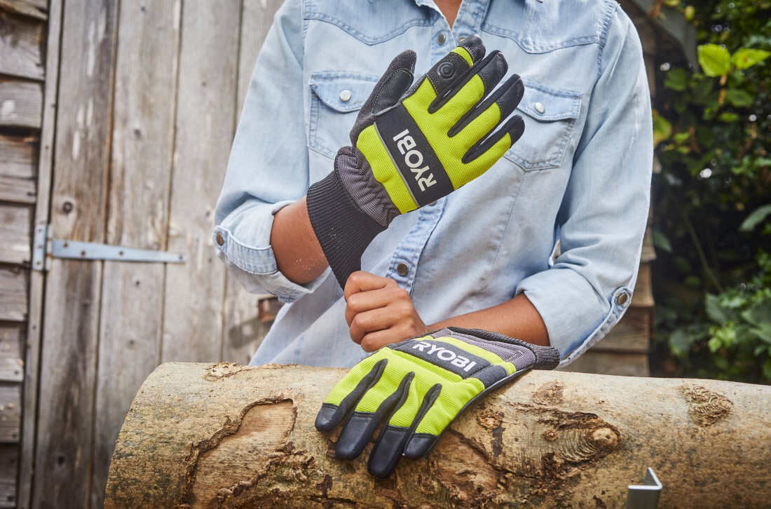 Rękawice ochronne RYOBI RAC258L (rozmiar L) lifestyle wygląd prezentacja ochrona dłoni na dłoniach