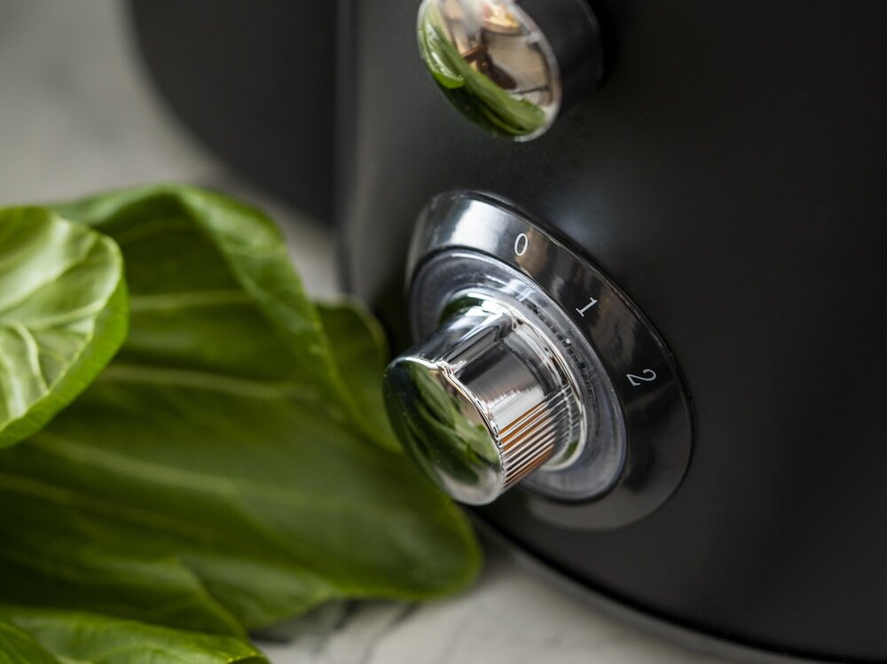 Sokowirówka ADLER AD 4127 dwa poziomy pracy, niższy poziom do miękkich owoców, wyższy poziom do twardszych warzyw