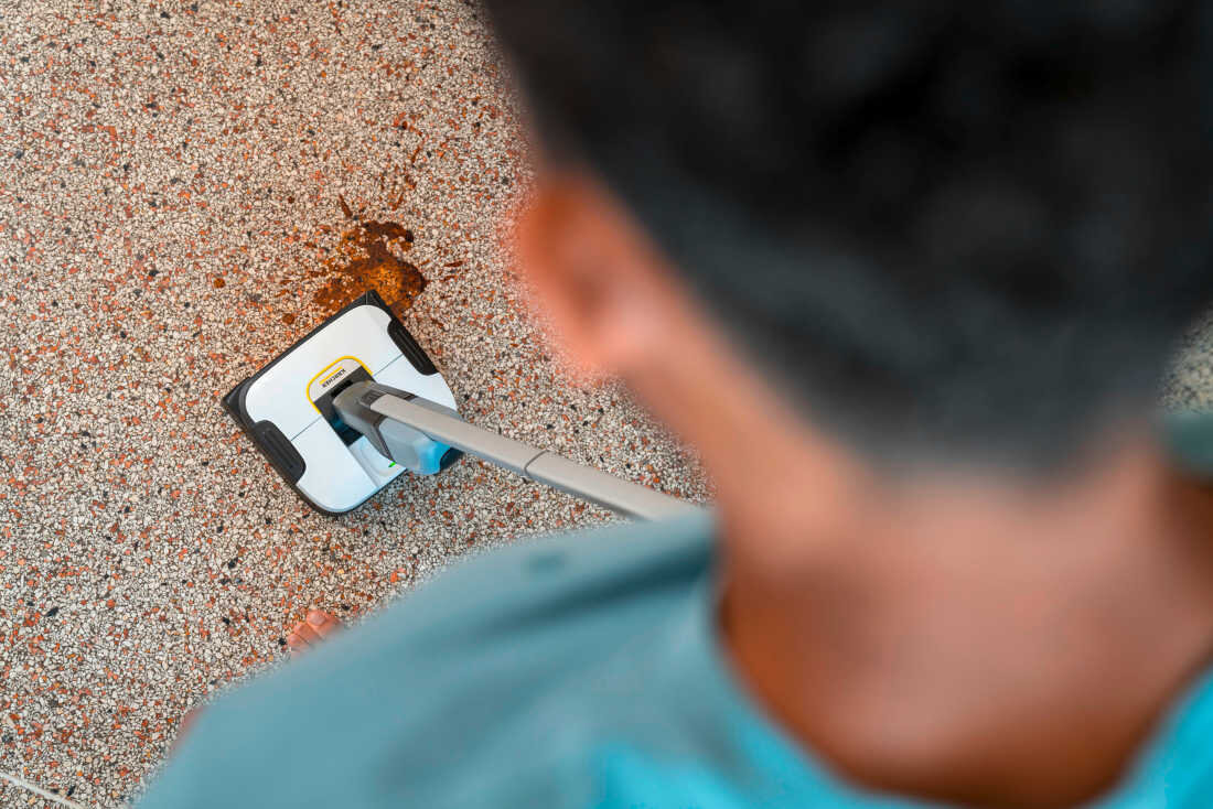 Mop elektryczny KARCHER FC 2-4 Battery Set system 2 zbiornikow montaz demontaz