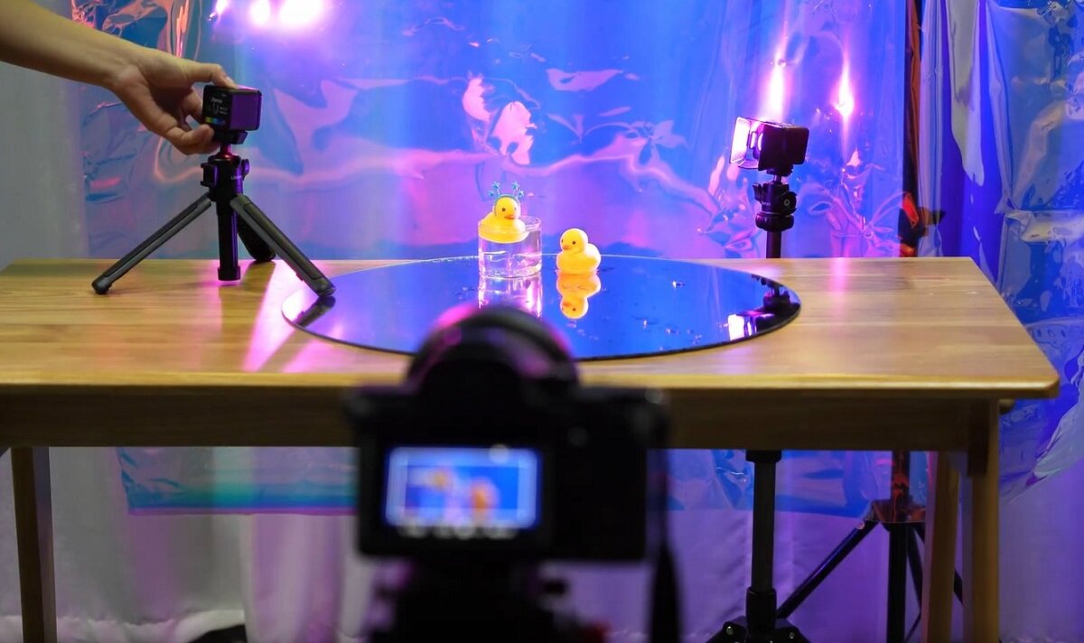 Lampa LED ULANZI L2 RGB Wyświetlacz OLED Programy tematyczne Praca w przestrzeni barw RGB Wyposażenie wymiary waga