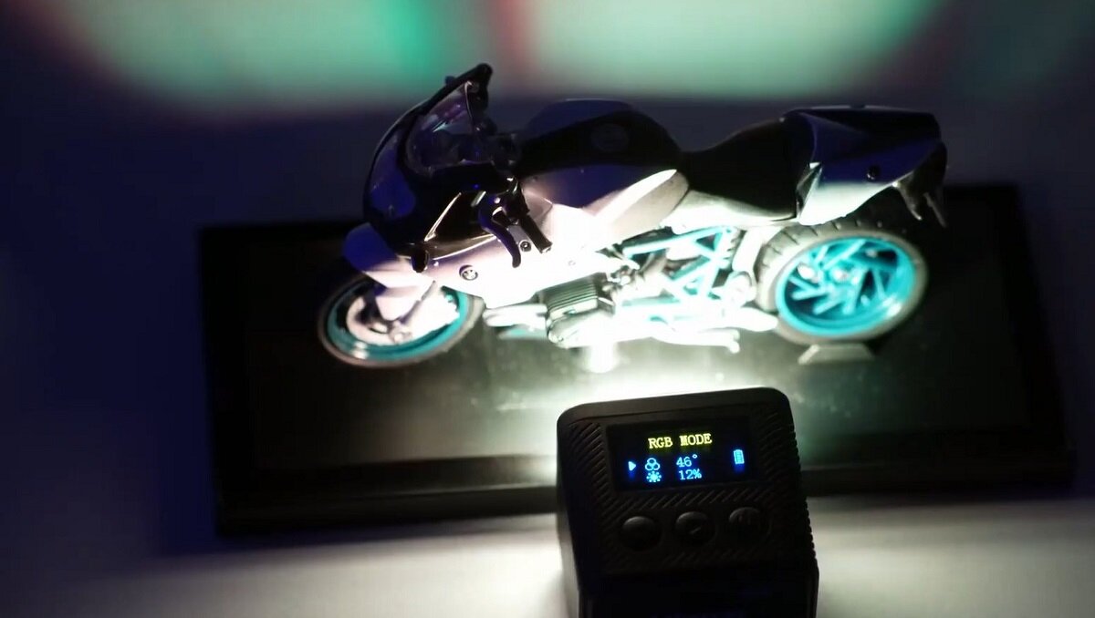 Lampa LED ULANZI L2 RGB Wyświetlacz OLED Programy tematyczne Praca w przestrzeni barw RGB Wyposażenie wymiary waga