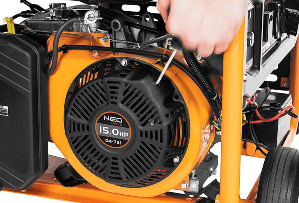 Agregat prądotwórczy NEO TOOLS 04-731 silnik benzynowy moc 11 kW 15 kM do paliwa 92 95 98 kompatybilny z olejem SAE-10W-30m srednie spalanie 4,89 l/h minimalne 0,313 g/kWh spelnia europejskie standardy emisji spalin certyfikat EURO 5