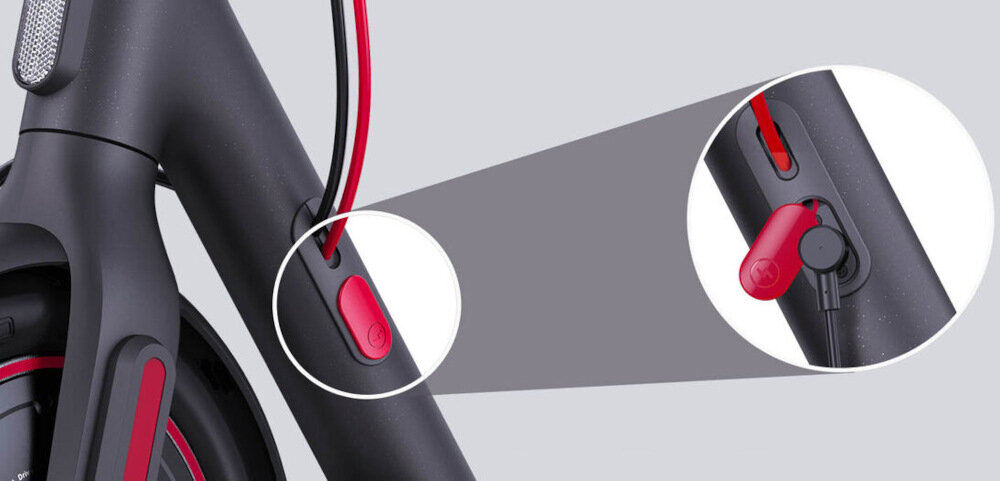 Hulajnoga elektryczna XIAOMI 4 Pro Czarny magnetyczny port ładowania z pokrywą sam się zatrzaśnie