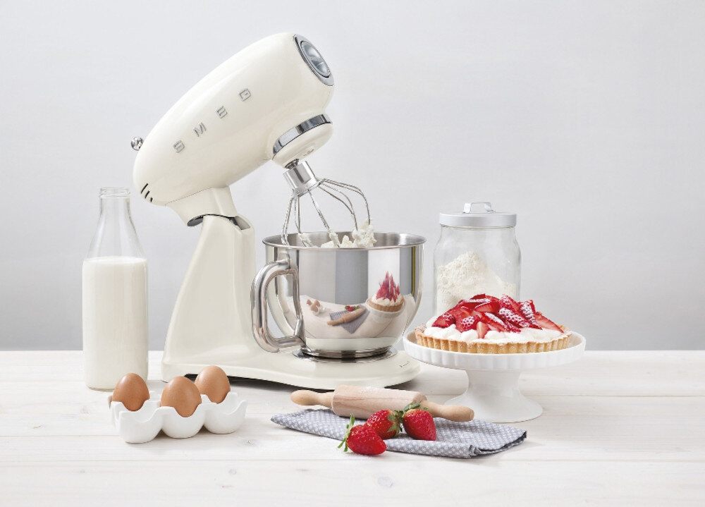 Robot kuchenny planetarny SMEG 50's Style SMF03PBEU 800W design i kolorystyka błyszczące odcienie dopasowanie wystrój  Bogata paleta kolorów tworzenie inspirujących kompozycji funkcjonalność estetyka