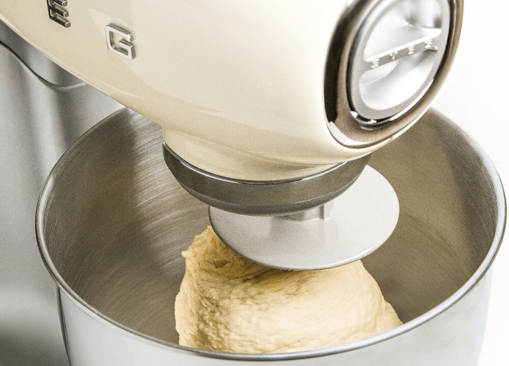 Robot kuchenny planetarny SMEG 50's Style SMF03PKEU 800W mieszanie składników Ruch planetarny wszystkie składniki są dokładnie połączone efekty konsystencja