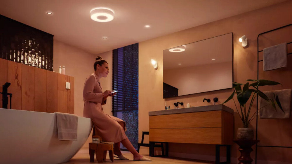 Lampa sufitowa PHILIPS HUE Xamento M 215948 Bluetooth współpracuje z asystentami głosowymi Amazon Alexa Asystentem Google urządzeniem Google Nest Amazon Echo proste polecenia głosowe