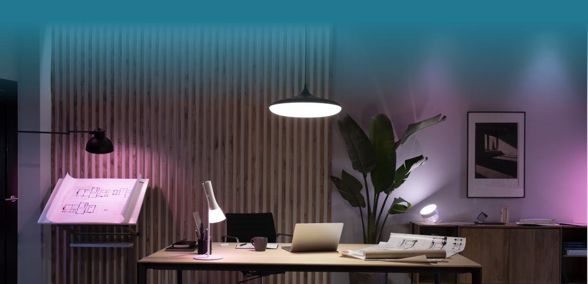 Przełącznik PHILIPS HUE Tap dial Switch Czarny, oświetlenie, hue, sterowanie, aplikacje, kompatybilność, Pokój gościnny, w tle oświetlenie philips hue, po środku stół pracowniczy