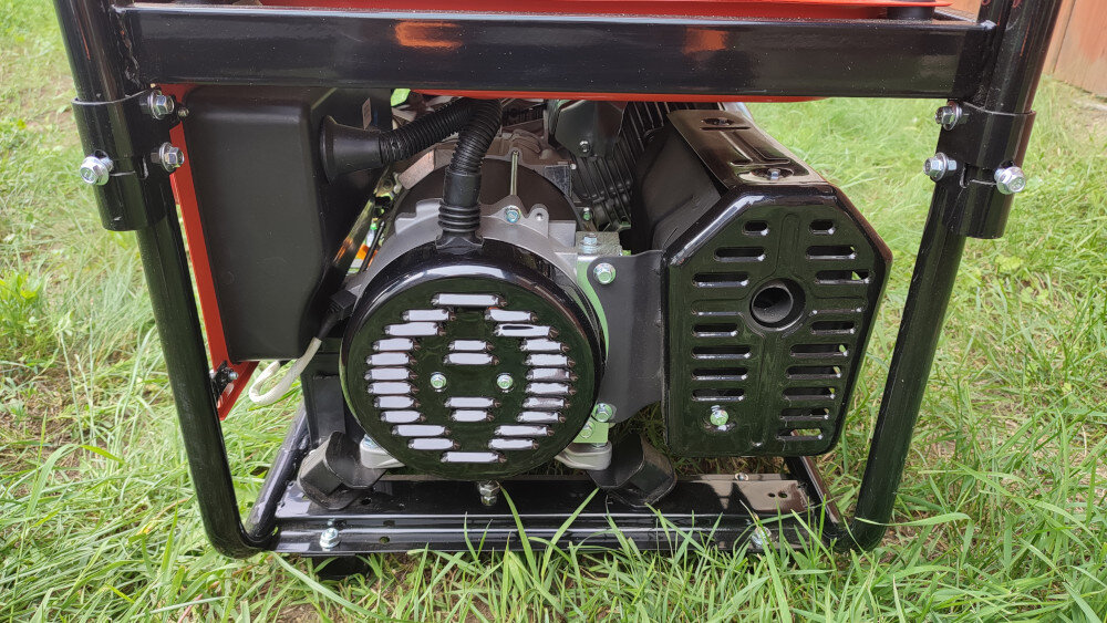 Agregat prądotwórczy YATO YT-85460 bezpieczenstwo 4-suwowy silnik benzynowy technologia OHV pojemnosc 389 cm3 moc 4250 W chlodzony powietrzem