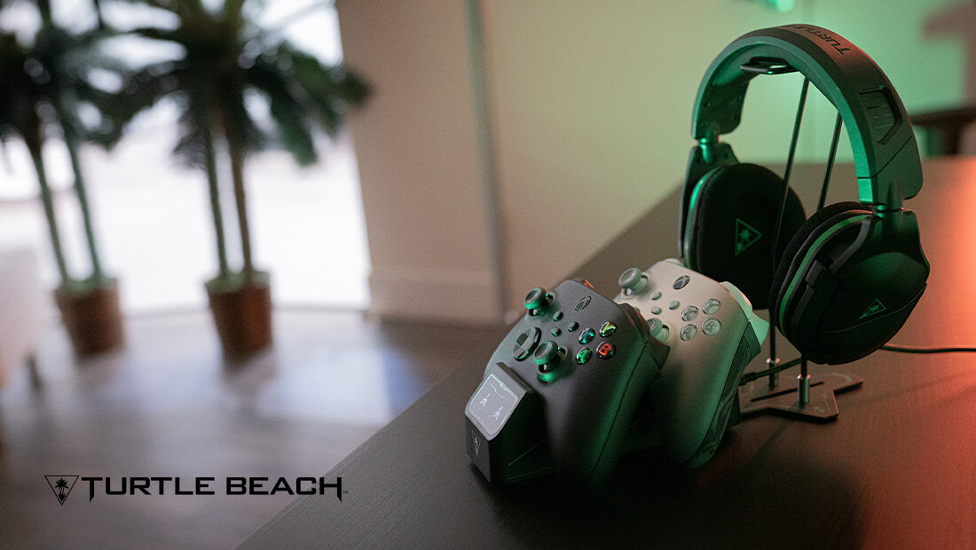 Stacja dokująca TURTLE BEACH do padów Xbox Series X/S + 2 akumulatory zdjęcie stacji lifestyle