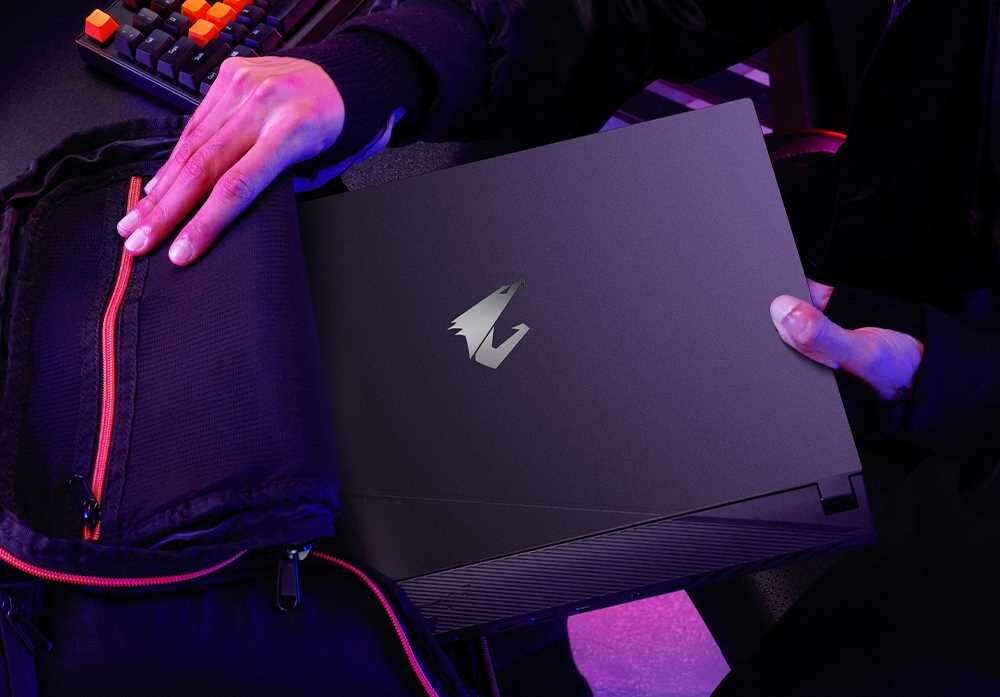 Laptop GIGABYTE Aorus 17H - Smukły korpus