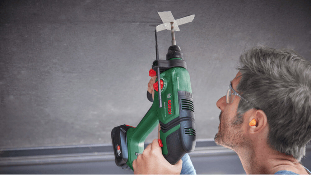 Młot udarowo-obrotowy BOSCH UniversalHammer 18V 06039D6000 tryb daru energia do 2,0 J częstotliwość udaru do 5400 obr/min system antywibracyjny Vibration Control