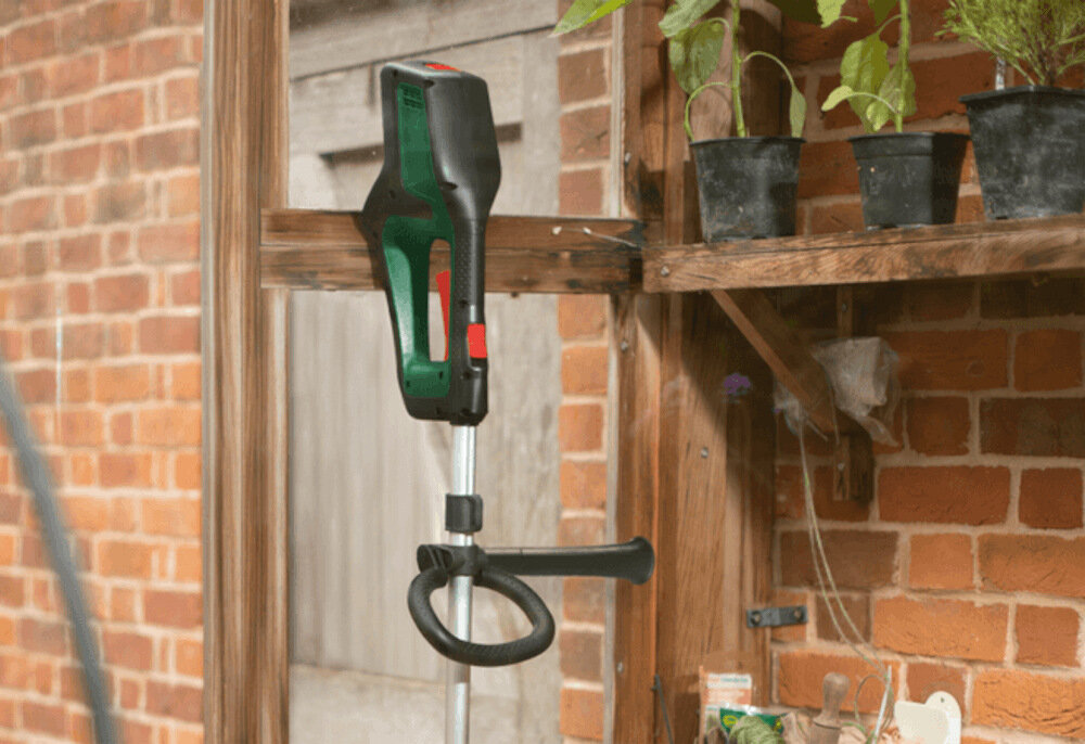 Podkaszarka akumulatorowa BOSCH Advanced GrassCut 36V-33 zaczep do zawieszania łatwe przechowywanie
