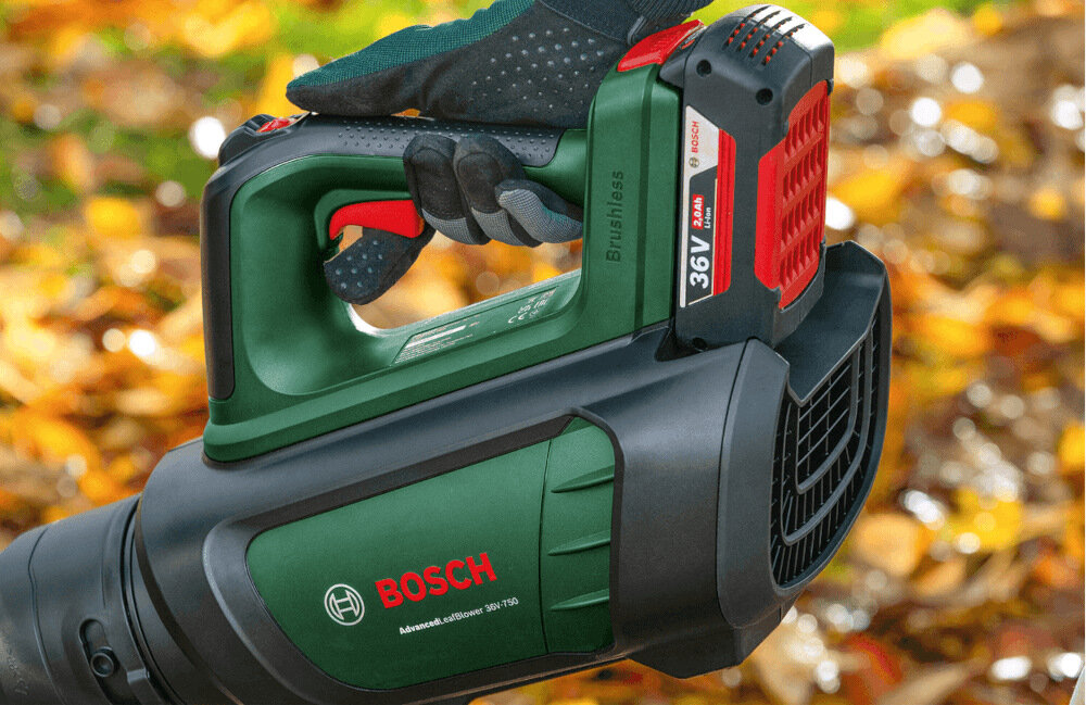 Dmuchawa do liści BOSCH 06008C6001 uchwyt o ergonomicznej konstrukcji doskonałe wyważenie lekka
