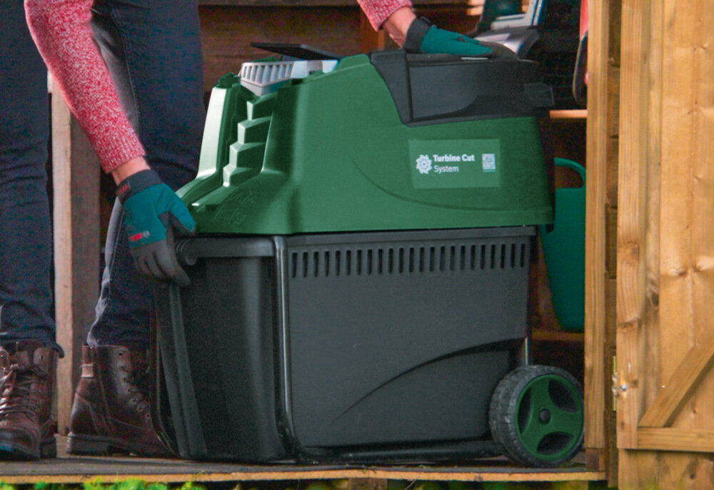 Rozdrabniacz do gałęzi BOSCH AXT 25 TC 060080330C elektryczny dwa wbudowane kolka transportowe waga 30,5 kg