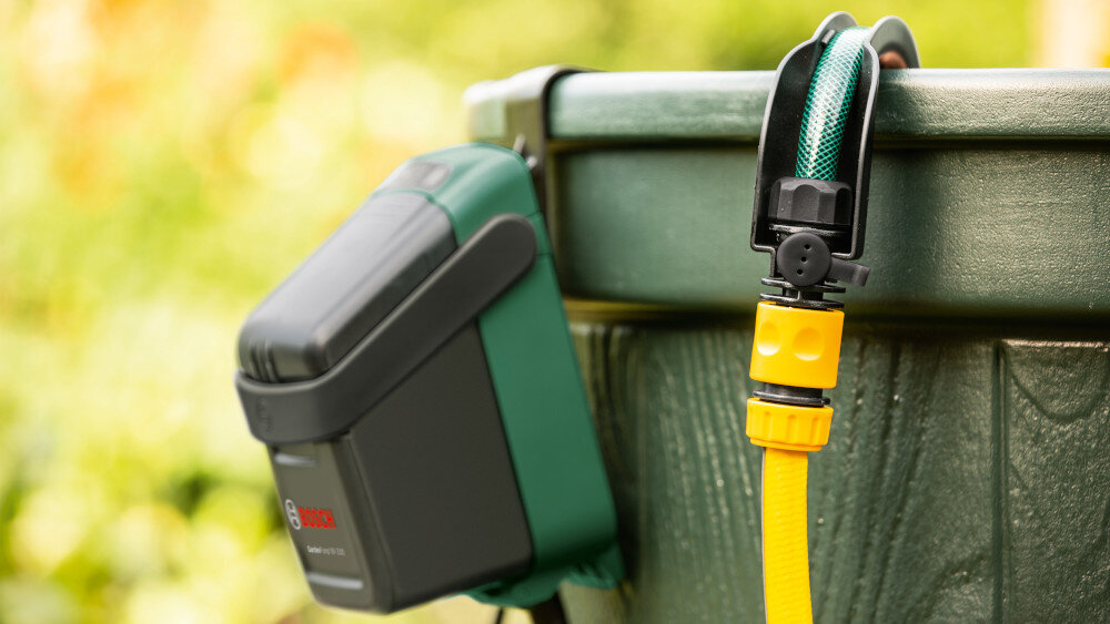 Pompa do wody BOSCH GardenPump 18V-2000 06008C4203 akumulatorowa zlaczka antysyfonowa zapobiega efektowi syfonowemu uniemozliwia oproznienie zbiornika z woda