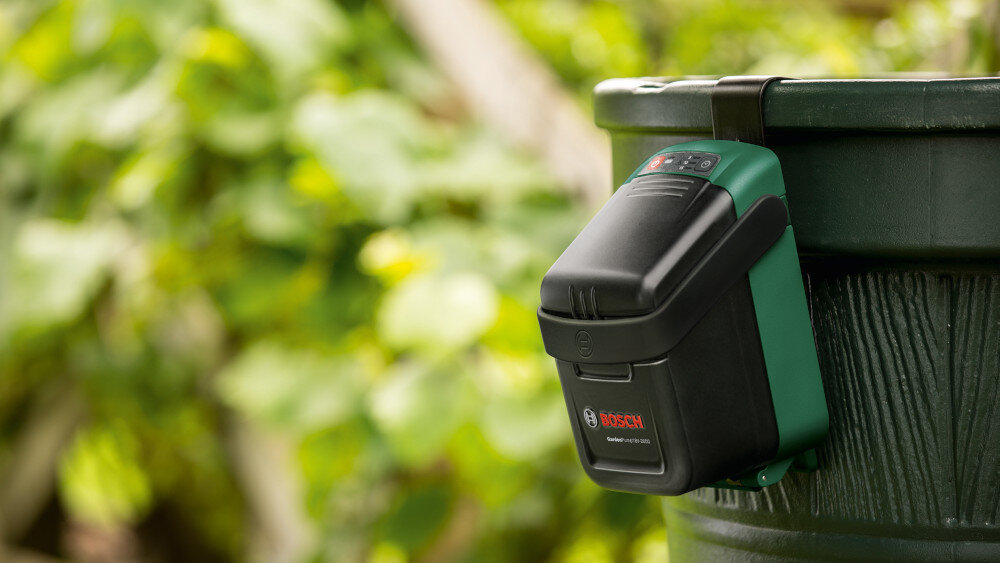 Pompa do wody BOSCH GardenPump 18V-2000 06008C4202 akumulatorowa do efektywnego zarzadzania woda maksymalna wydajnosc do 1800 l/h