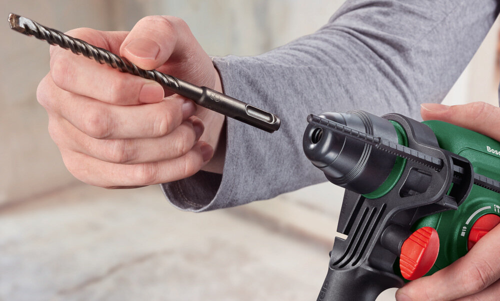 Młotowiertarka BOSCH UniversalHammer 18V uchwyt wiertarski SDS+ beznarzedziowa wymiana osprzetu