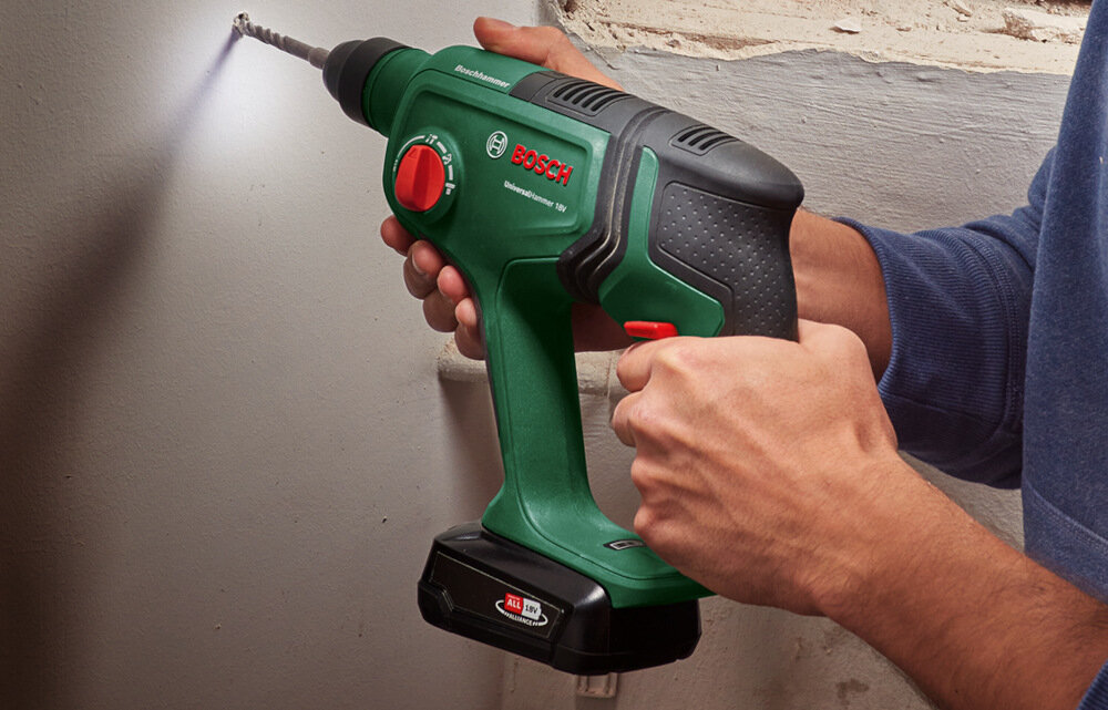 Młotowiertarka BOSCH UniversalHammer 18V silnik szczotkowy predkosc do 2000 obr/min