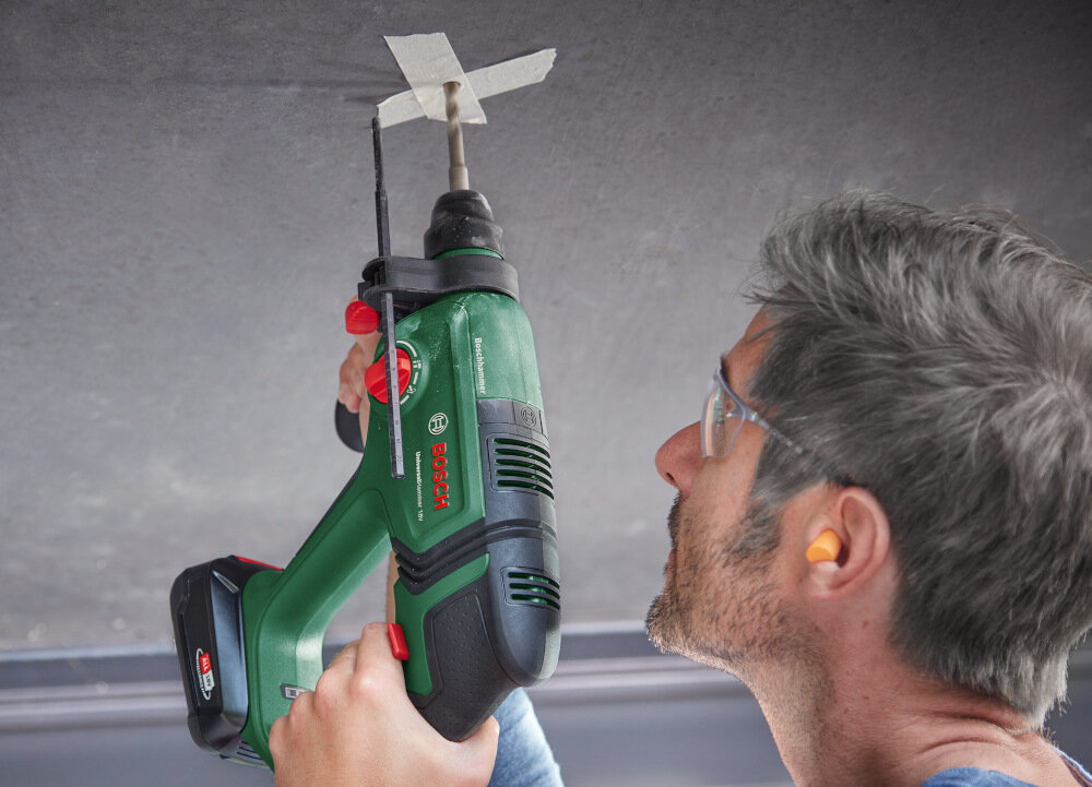 Młotowiertarka BOSCH UniversalHammer 18V sprzeglo zapobiega niekontrolowanemu obrotowi narzedzia