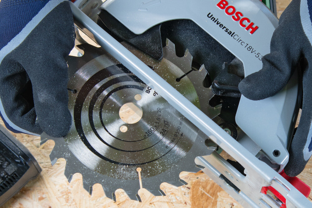 Pilarka tarczowa BOSCH Universal Circ 18V-53 06033B1400 tarcza Optiline jakosc premium srednica 160 mm 24 zeby z weglika spiekanego