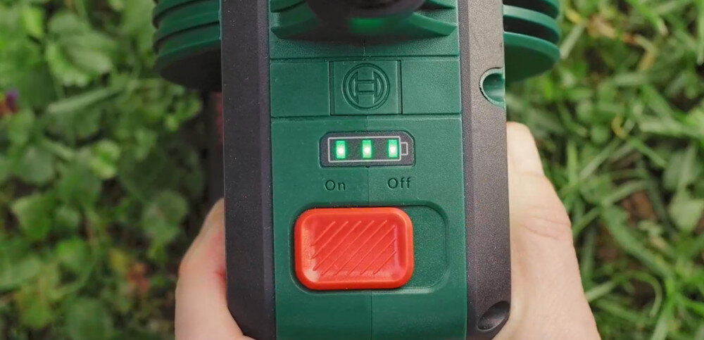 POMPKA AKUMULATOROWA BOSCH EASYINFLATE 18V-500 wskaźnik naładowania akumulatora