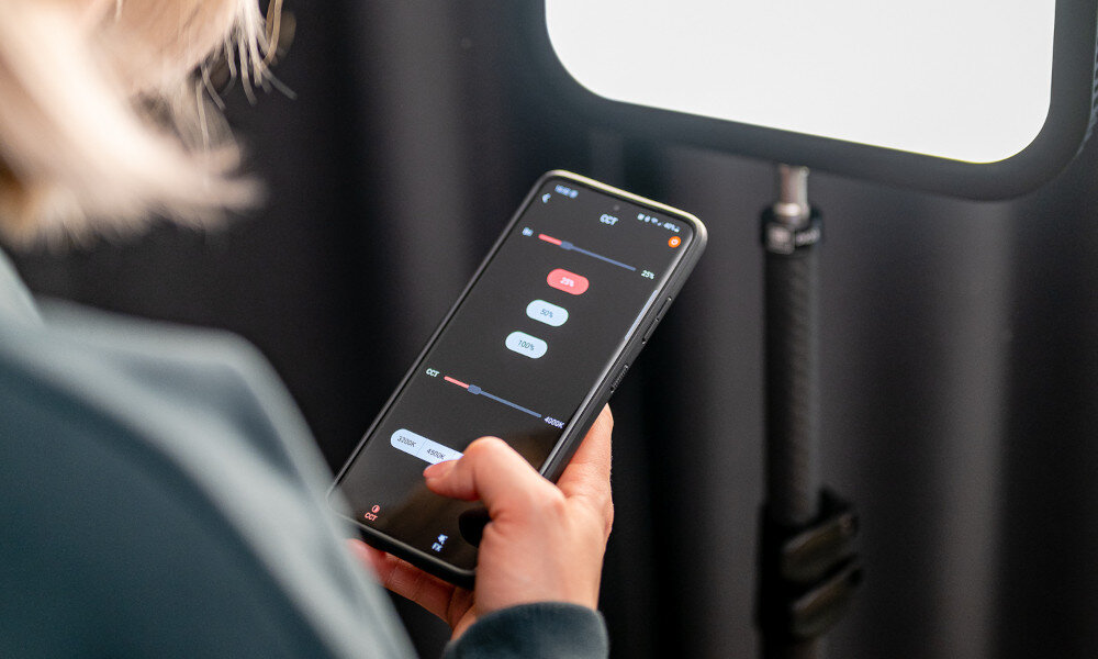 Lampa LED SIRUI E30B WB obsługa aplikacja łączność Bluetooth sterowanie