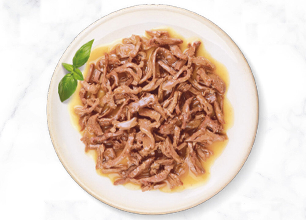 Karma dla kota GOURMET Gold Succulent Delights Kurczak 85 g soczystych kawałkach przygotowywanych w procesie wolnego gotowania Starannie opracowana tekstura wilgotne jedzenie z wyraźnie wyczuwalnymi kawałkami składników wysokiej jakości atrakcyjna forma podania