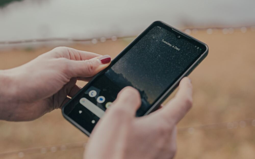 Smartfon CAT S75   ekran bateria aparat procesor ram pamięć pojemność rozdzielczość zdjęcia filmy opis dane cechy blokady system łączność wifi bluetooth obudowa szkło odporność porty muzyka transfer sieć przekątna matryca waga czujniki oled amoled ips