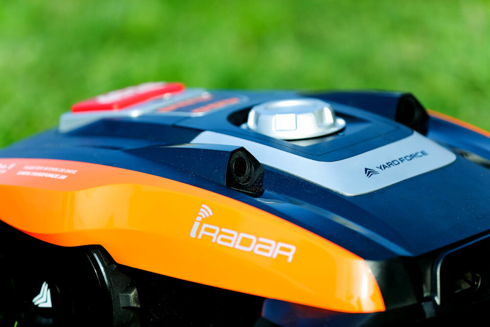 Robot koszący YARD FORCE YF-RC400RIS sterowanie Wi-Fi czujnik ultradźwiękowy iRadar funkcja aktywnego bezpieczeństwa wykrywa przeszkody w odległości 20-60 cm czujnik deszczu czujnik podniesienia kod PIN