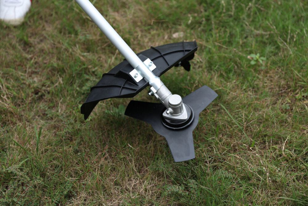 Kosa spalinowa YARD FORCE YF-GLTA42 żyłka tnąca szerokość robocza do 420 mm tarcza nóż trójramienny szerokość robocza do 255 mm