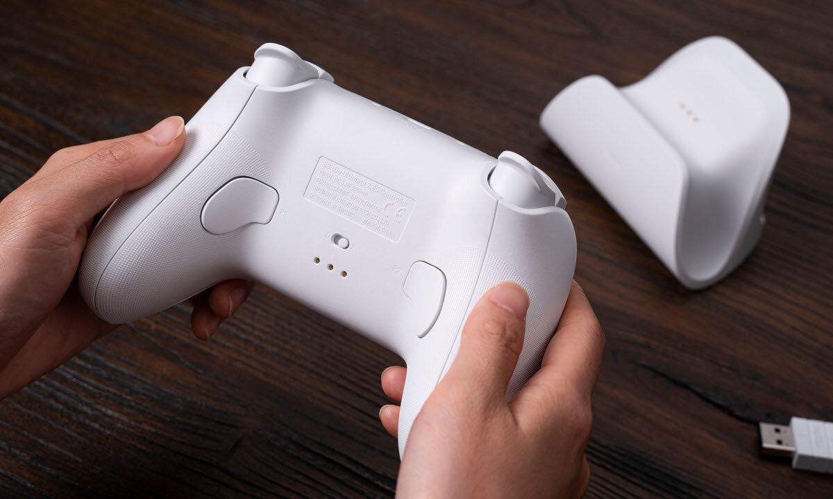 Kontroler 8BITDO Ultimate 2.4 g Biały + Stacja ładująca przyciski profile gałki uchwyt komfort