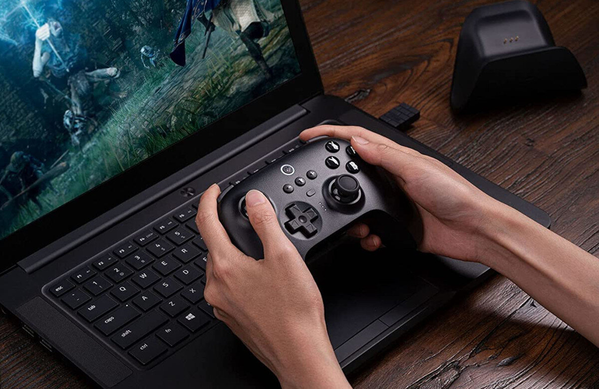 Kontroler 8BITDO Ultimate Bluetooth Czarny + Stacja ładująca konstrukcja układ obudowa kolor