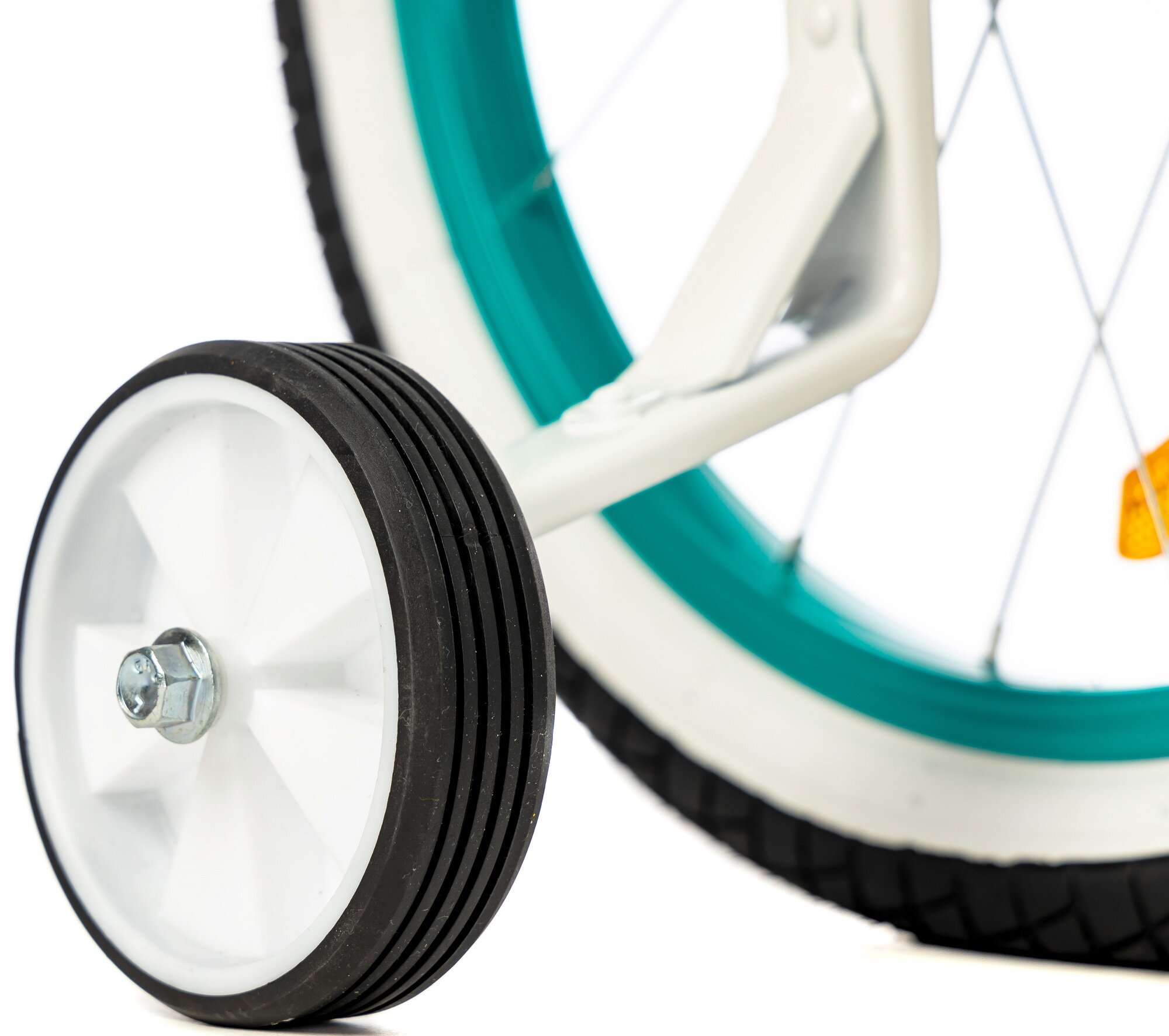 Rower dziecięcy KARBON Kitty 20 cali dla dziewczynki Turkusowo-biały koła  regularne sprawdzanie ciśnienia powietrza 20-calowe boczne kółka asekurują dziecko stylowa osłona łańducha wartość na bocznej części opony